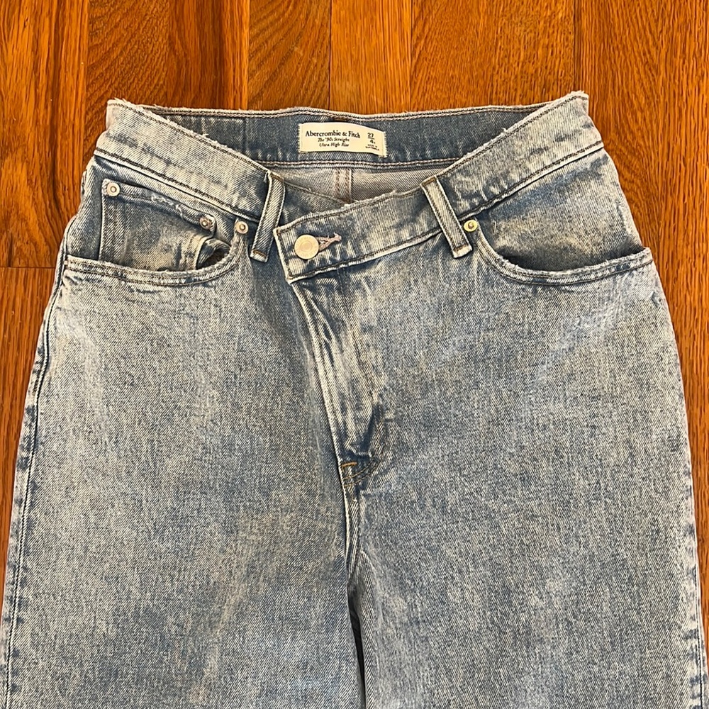 Abercrombie 90s Straight Ultra High Rise